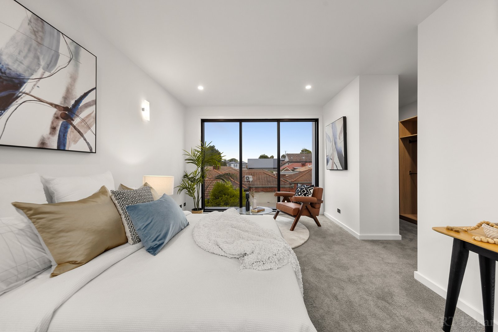 Real Estate and Property in 2/64 Franklin Road, Doncaster East, VIC