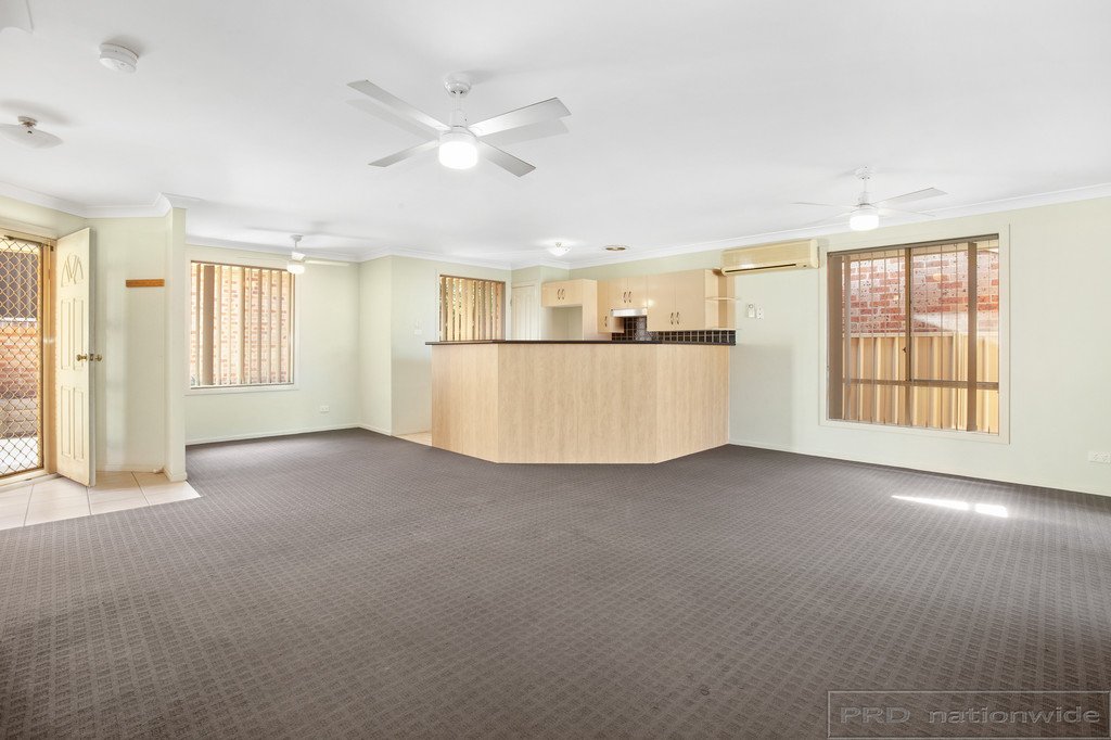 2/64 Lawson Avenue BERESFIELD 2