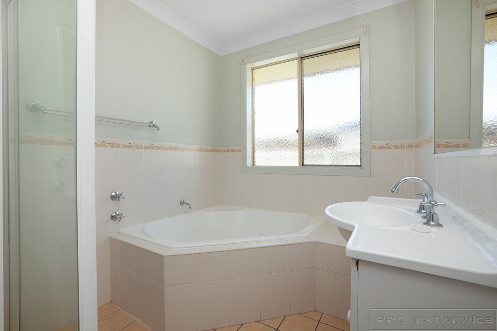 2/64 Lawson Avenue BERESFIELD 11