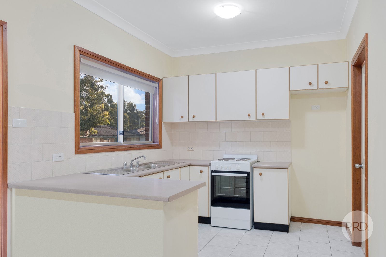 2/65 Newham Drive CAMBRIDGE GARDENS 3