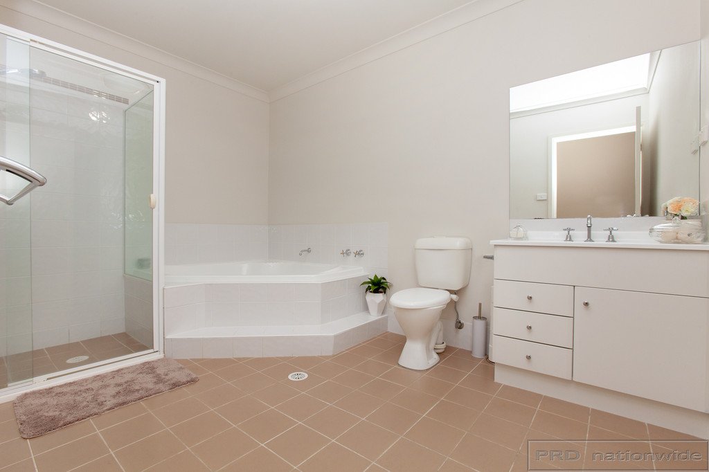 2/66 Canterbury Drive RAWORTH 12
