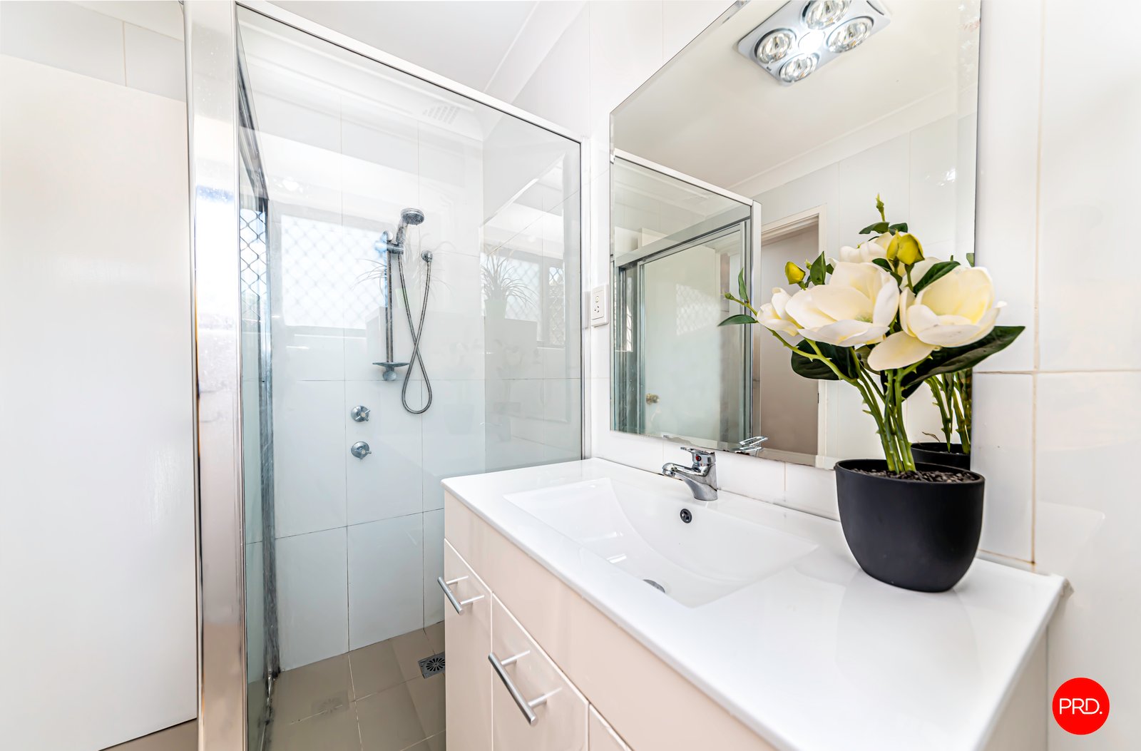 2/66 Fawcett Street GLENFIELD 8