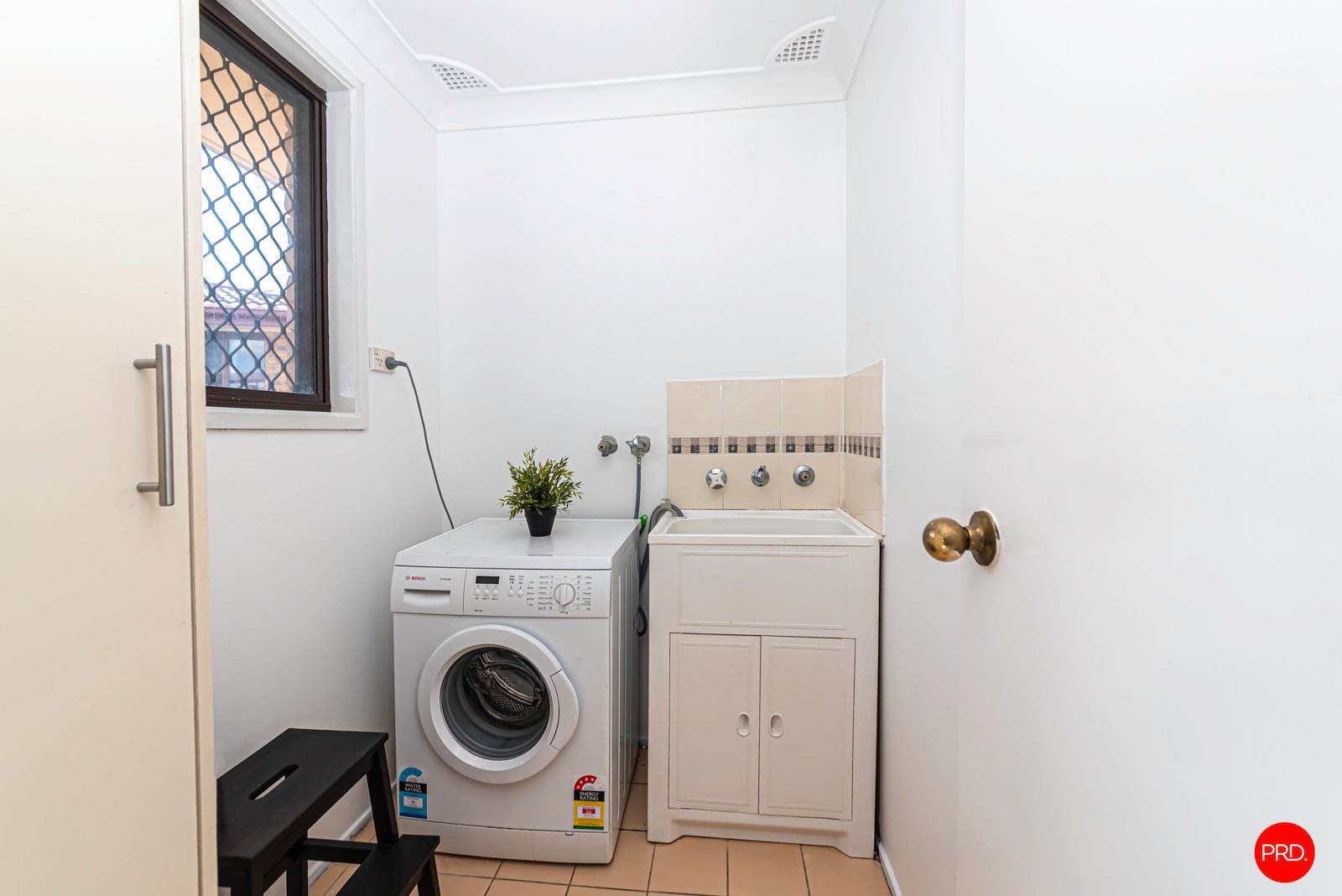 2/66 Fawcett Street GLENFIELD 12