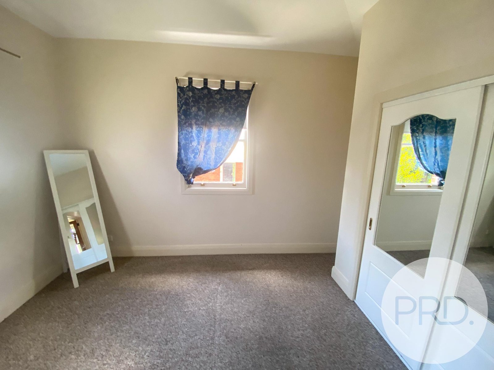 2/67 Giblin Street LENAH VALLEY 3