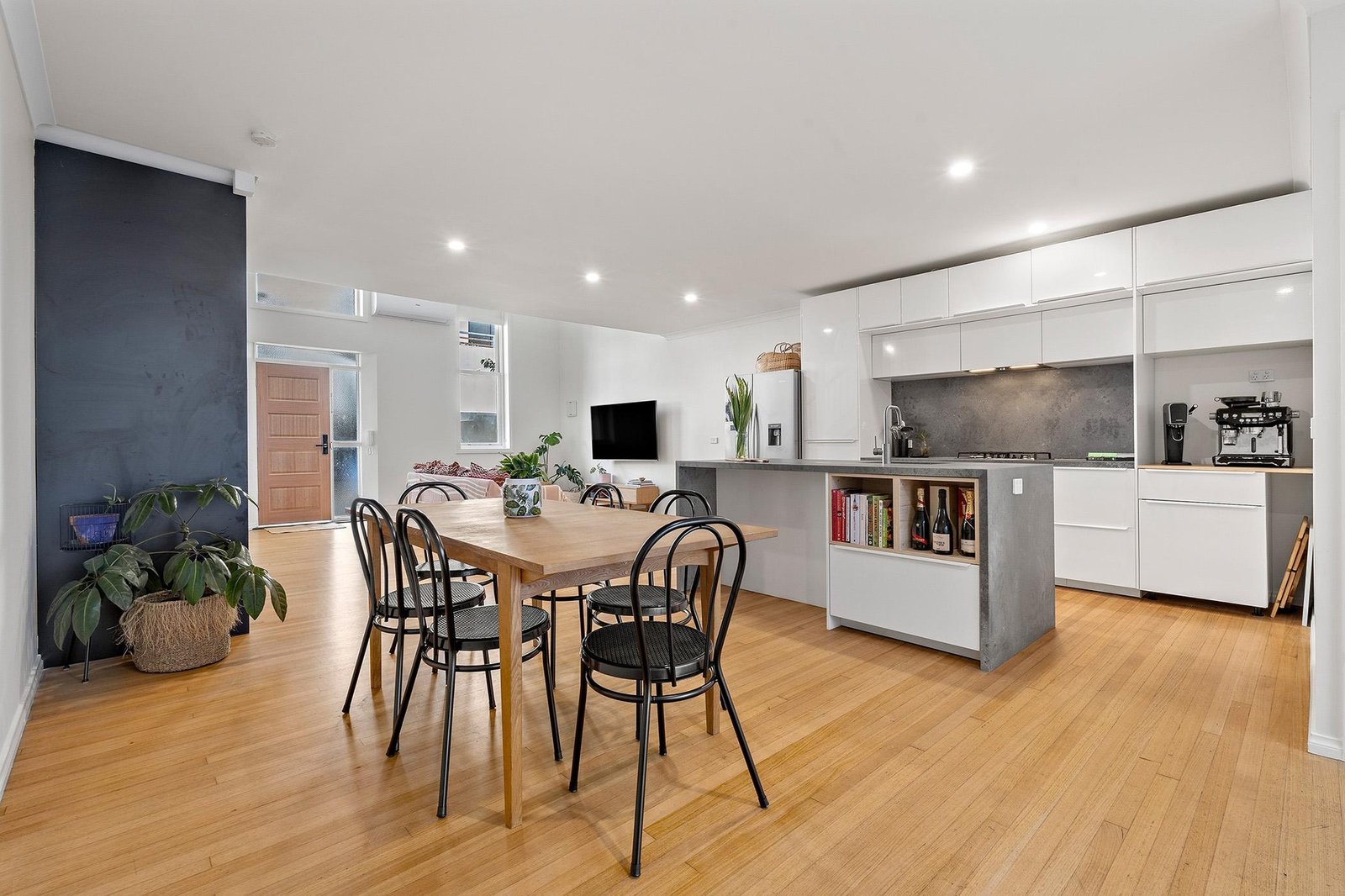 Gallery: 2/675 Centre Road