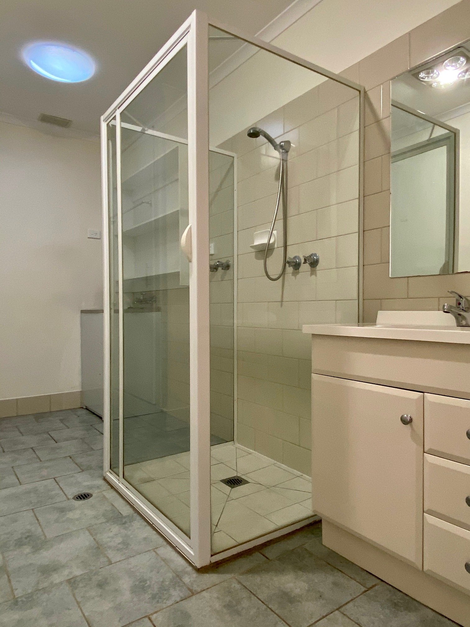 2/679 Pearsall Street LAVINGTON 10