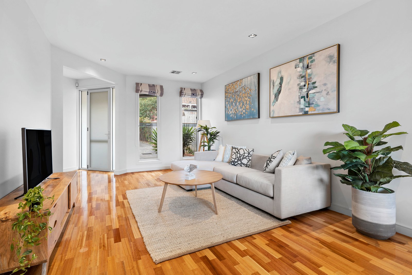 Real Estate and Property in 2/68 Burrindi Road, Caulfield South, VIC