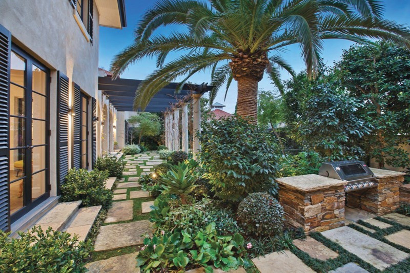 Real Estate and Property in 268 Domain Road, South Yarra, VIC