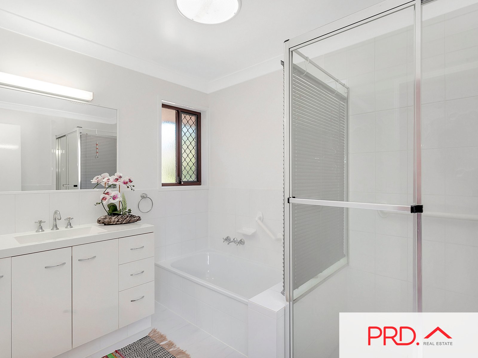 2/68 Treeview Drive BURLEIGH WATERS 9