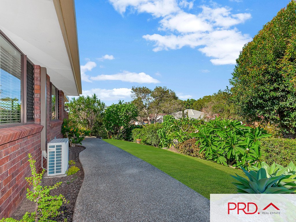 2/68 Treeview Drive BURLEIGH WATERS 13