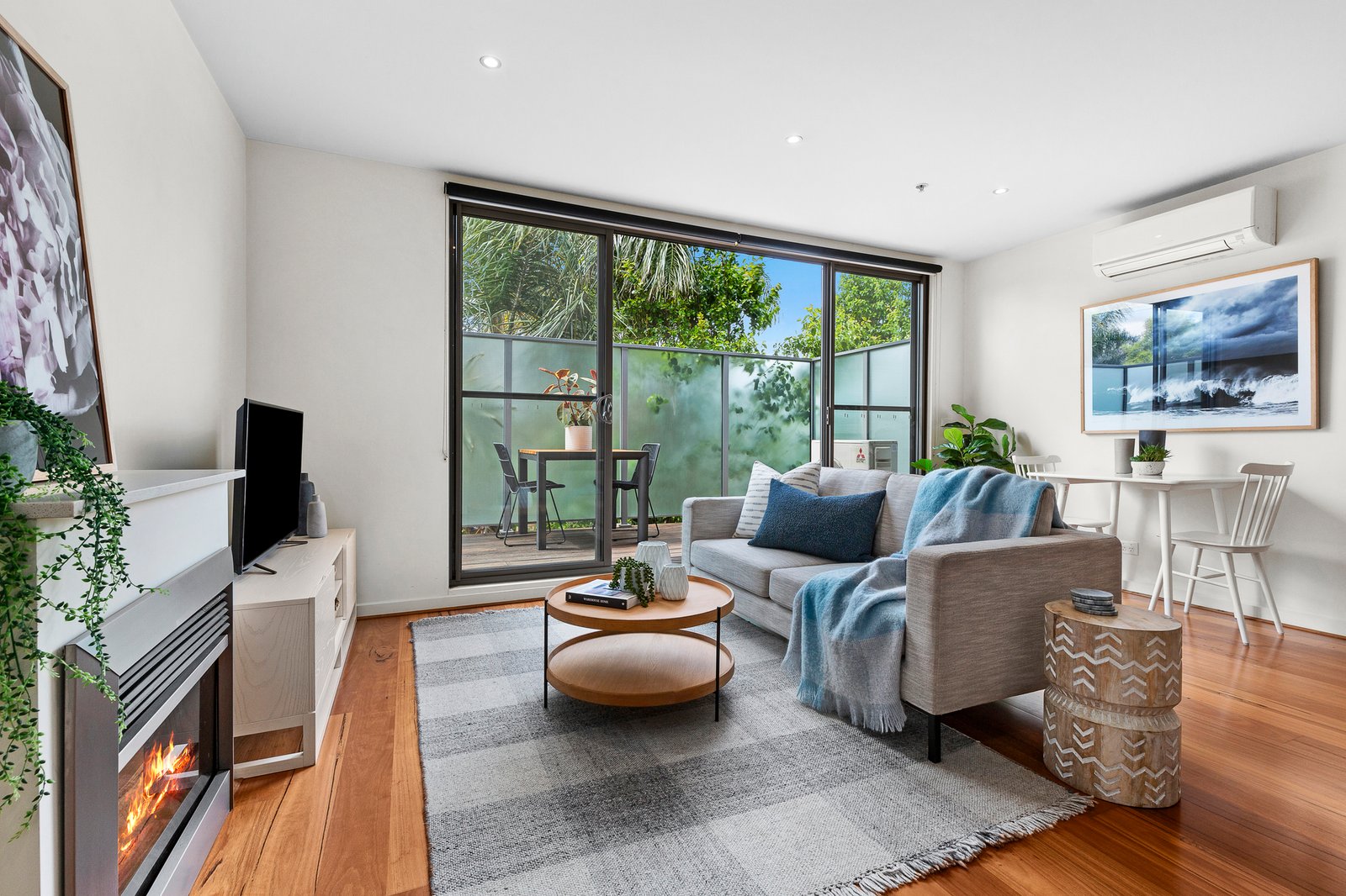 Gallery: 26/86-88 Beach Road