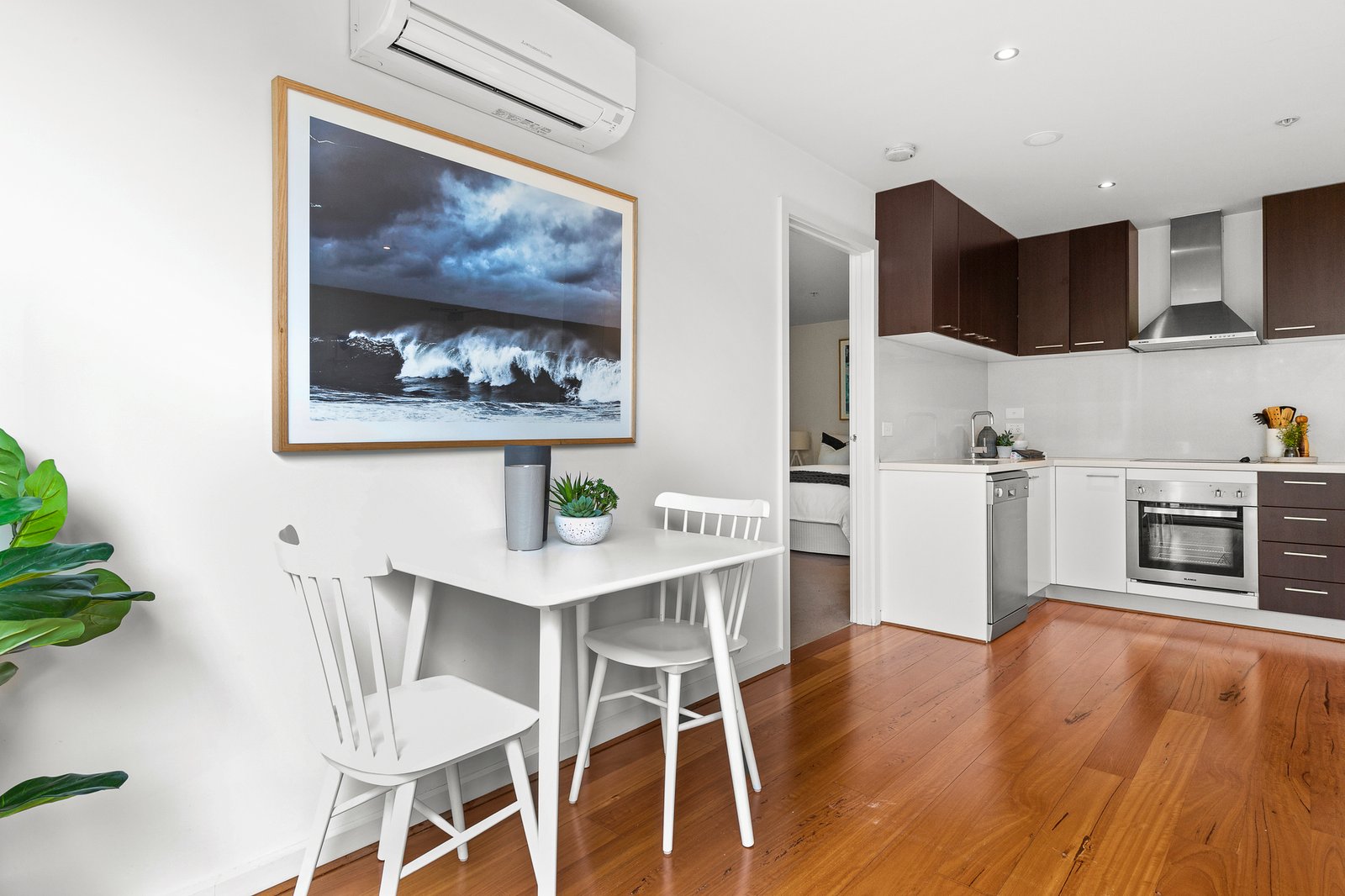 Gallery: 26/86-88 Beach Road