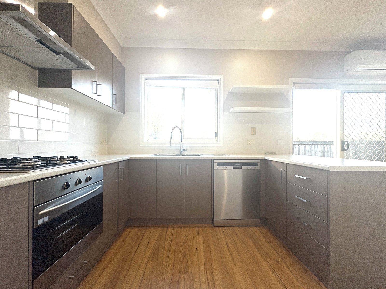 Gallery: 2/69 Malinda Crescent