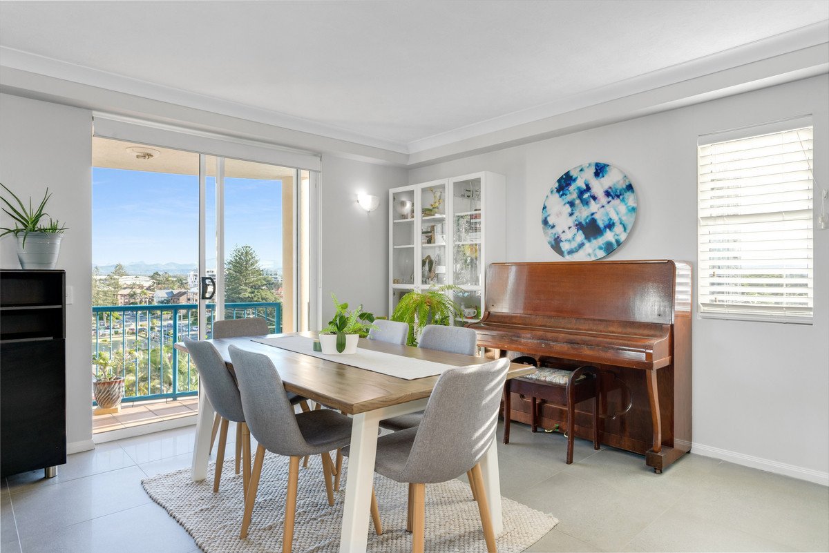 26/93 Old Burleigh Road Broadbeach 6