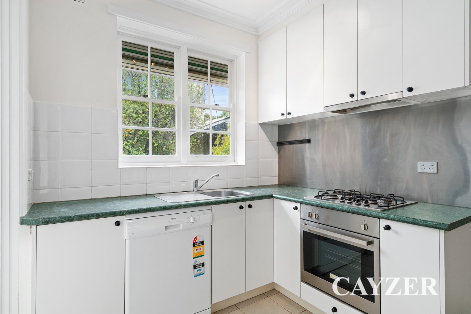 Gallery: 2/694 Orrong Road