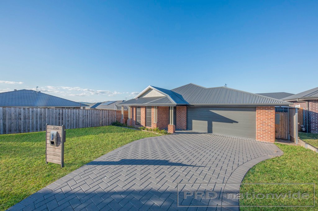 26a Finch Crescent ABERGLASSLYN 1