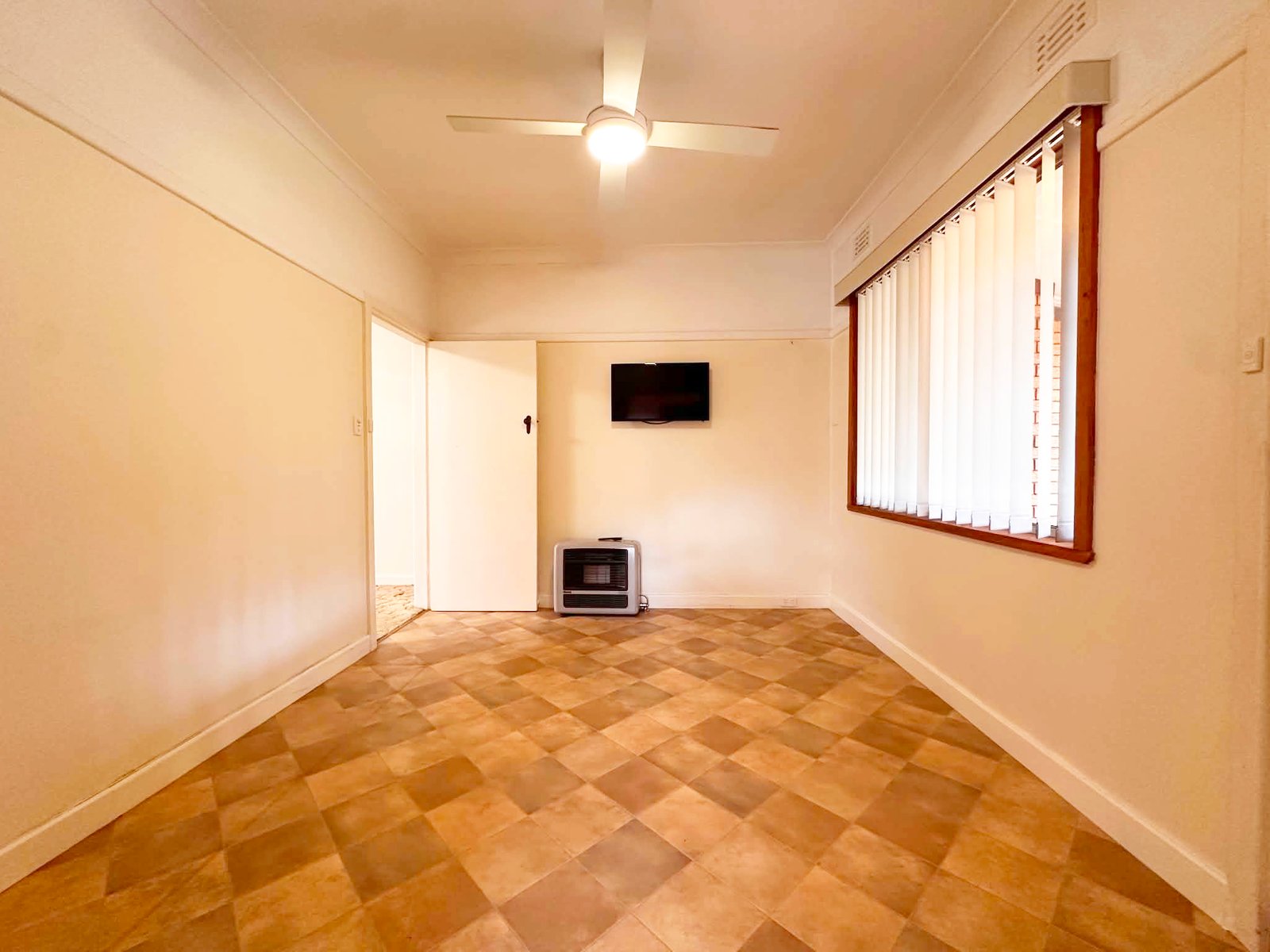 27-31 Mate Street TUMBARUMBA 8