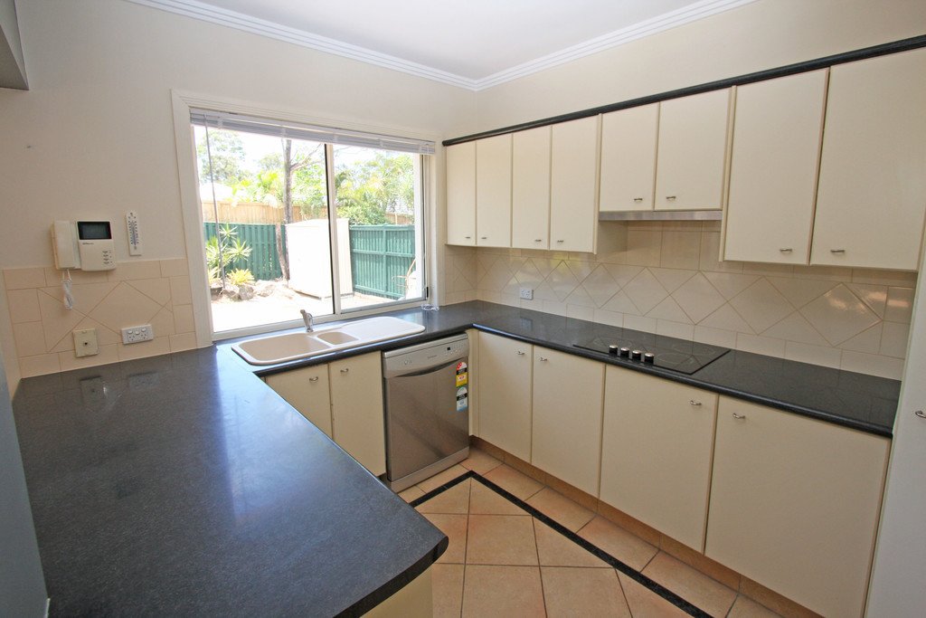 27 Abby Crescent ASHMORE 4