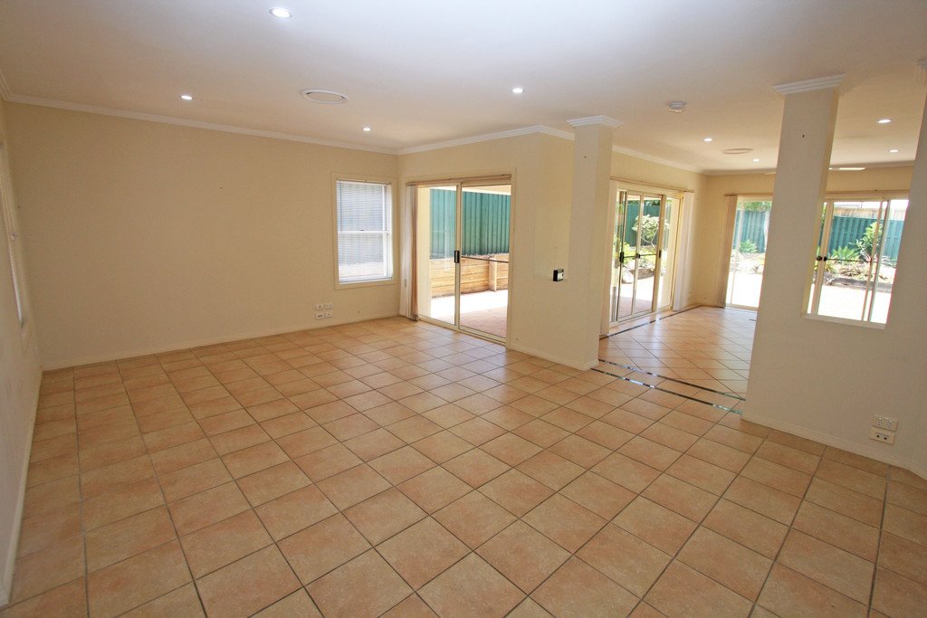 27 Abby Crescent ASHMORE 6