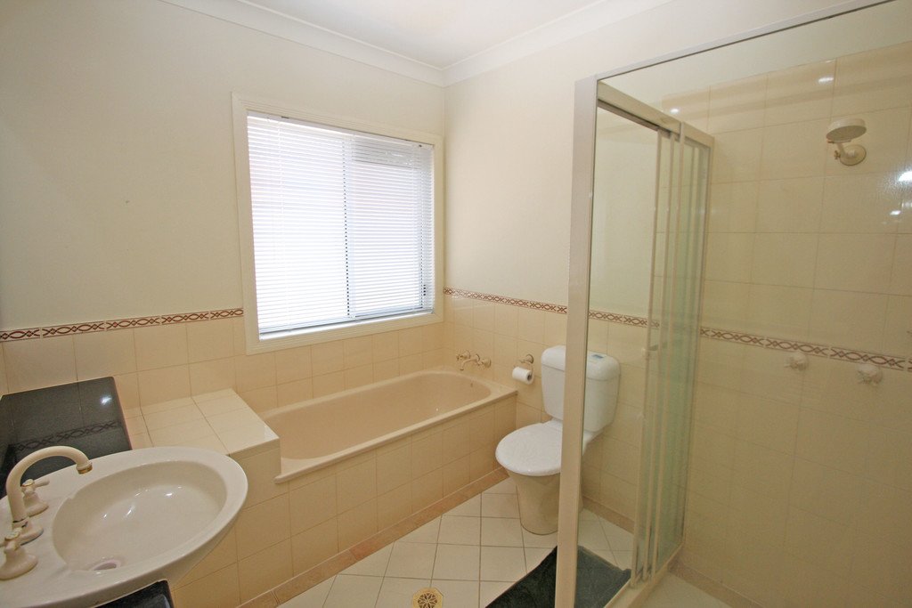27 Abby Crescent ASHMORE 8