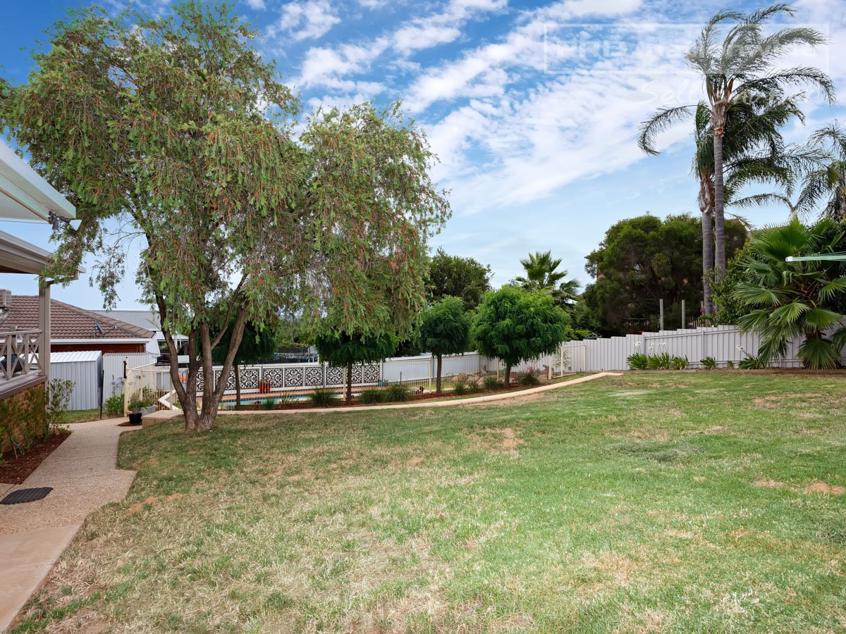 27 Allambie Way MOUNT AUSTIN 13