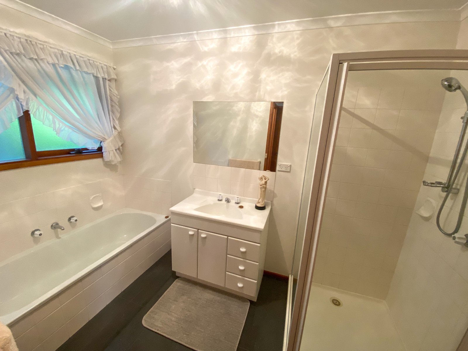 27 Amethyst Drive BLACKMANS BAY 11