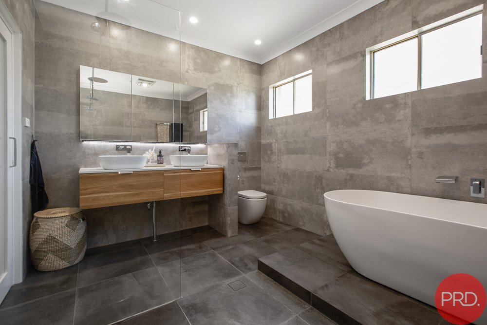 27 Ann Street WALLALONG 22