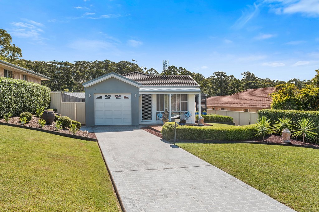 27 Aquamarine Drive TOORMINA 1