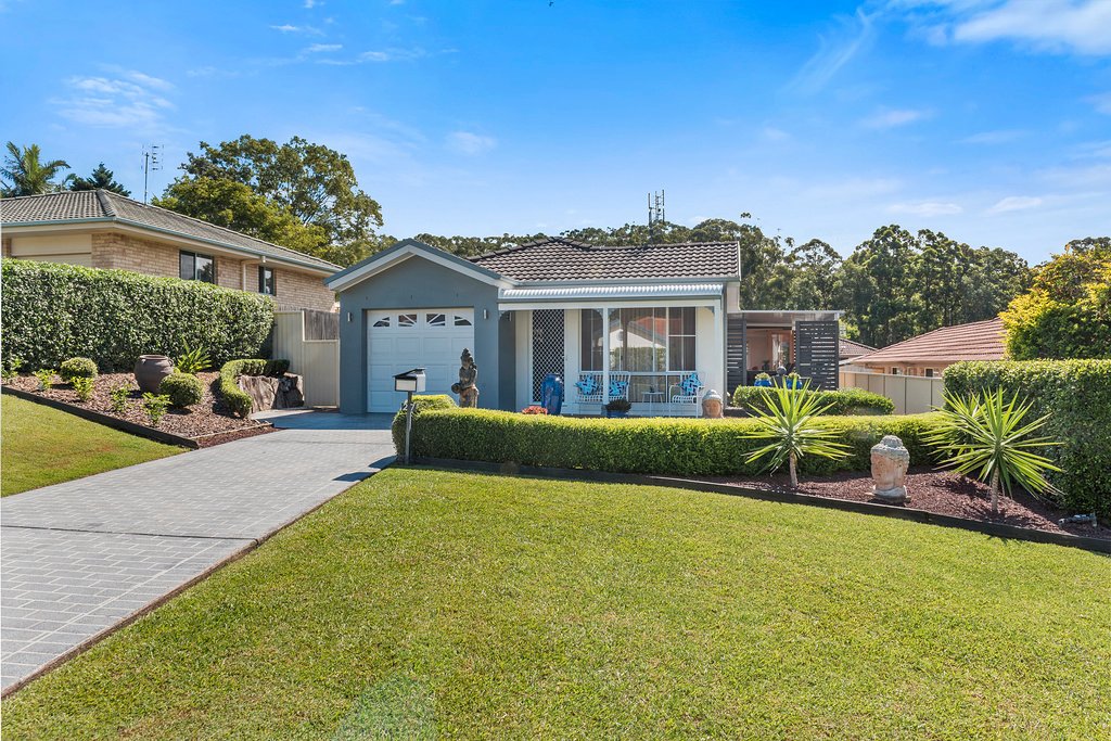 27 Aquamarine Drive TOORMINA 2