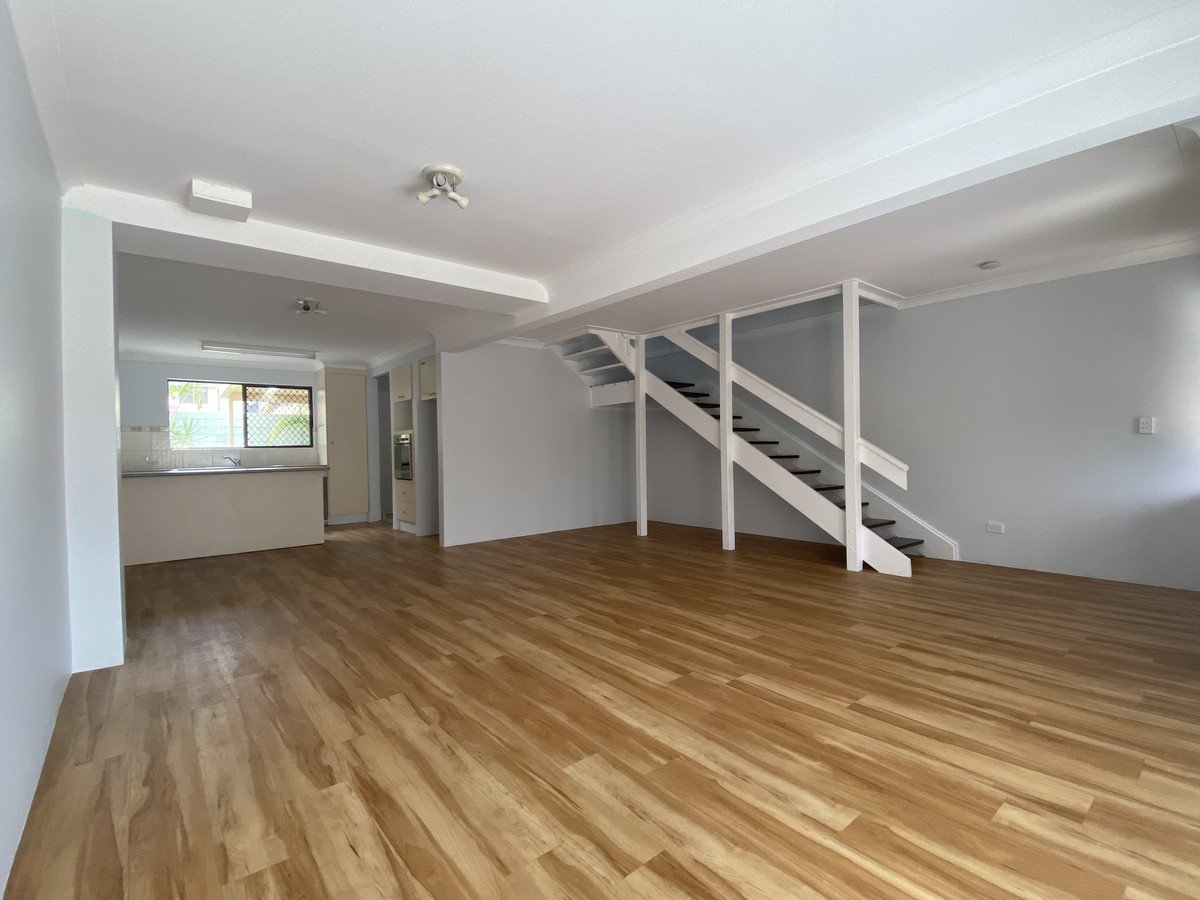 2/7 Aquila Court Mermaid Waters 3