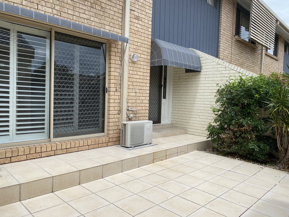 2/7 Aquila Court Mermaid Waters 10