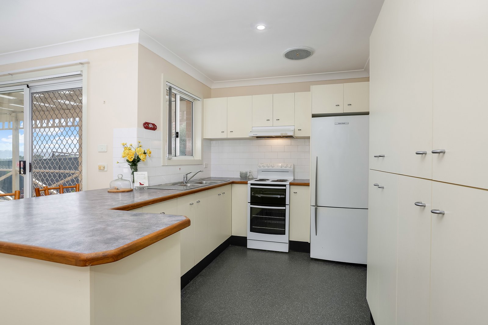 27 Ashmore Cr  KANAHOOKA 4