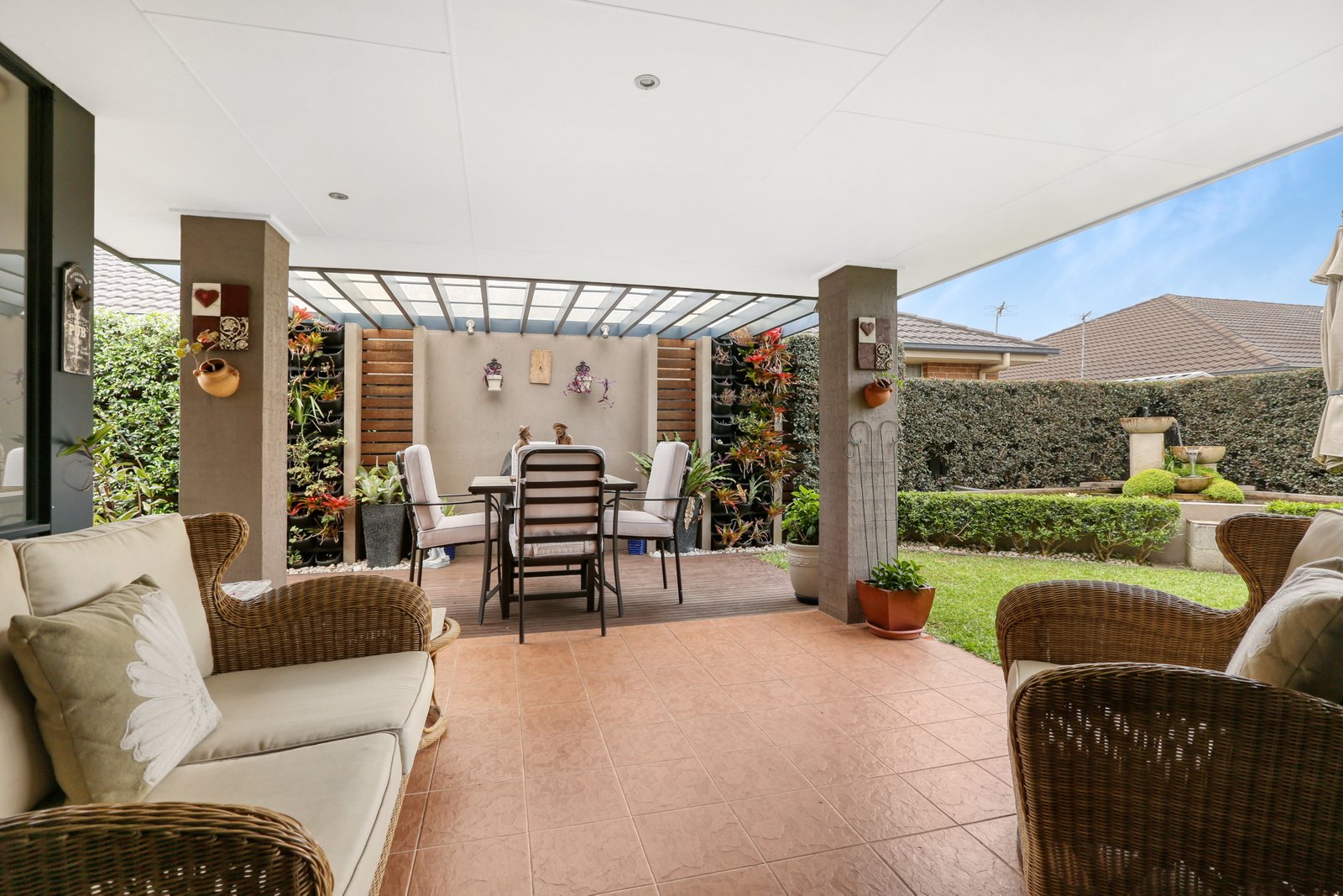 27 Athanlin Avenue HAYWARDS BAY 2