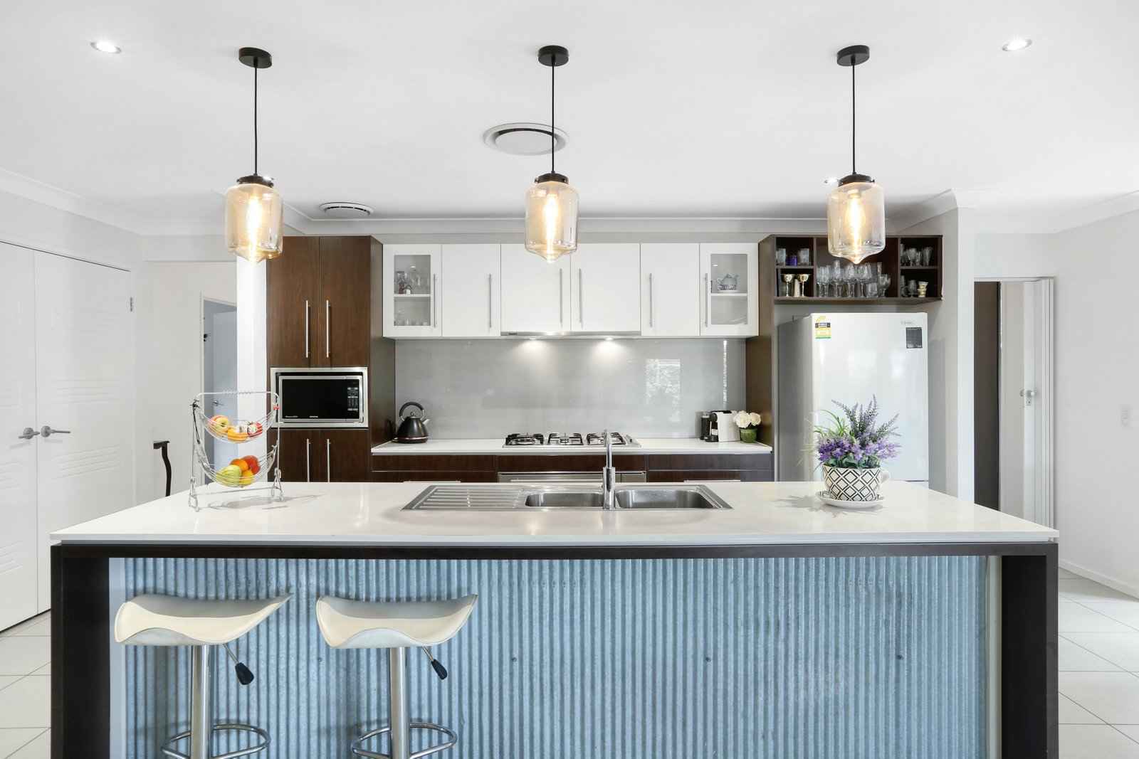 27 Athanlin Avenue HAYWARDS BAY 4