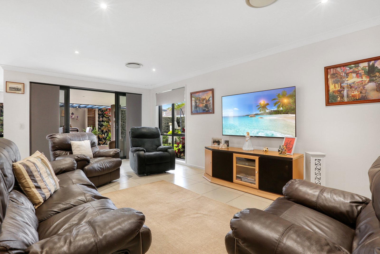 27 Athanlin Avenue HAYWARDS BAY 8