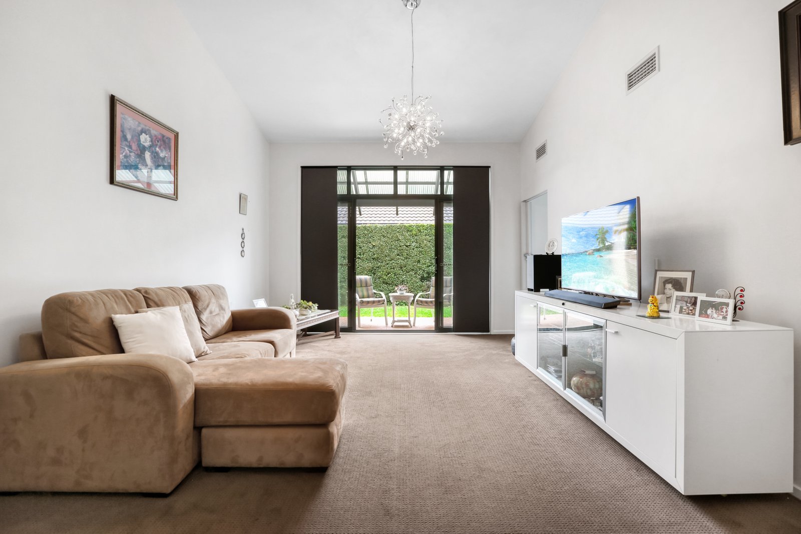 27 Athanlin Avenue HAYWARDS BAY 9