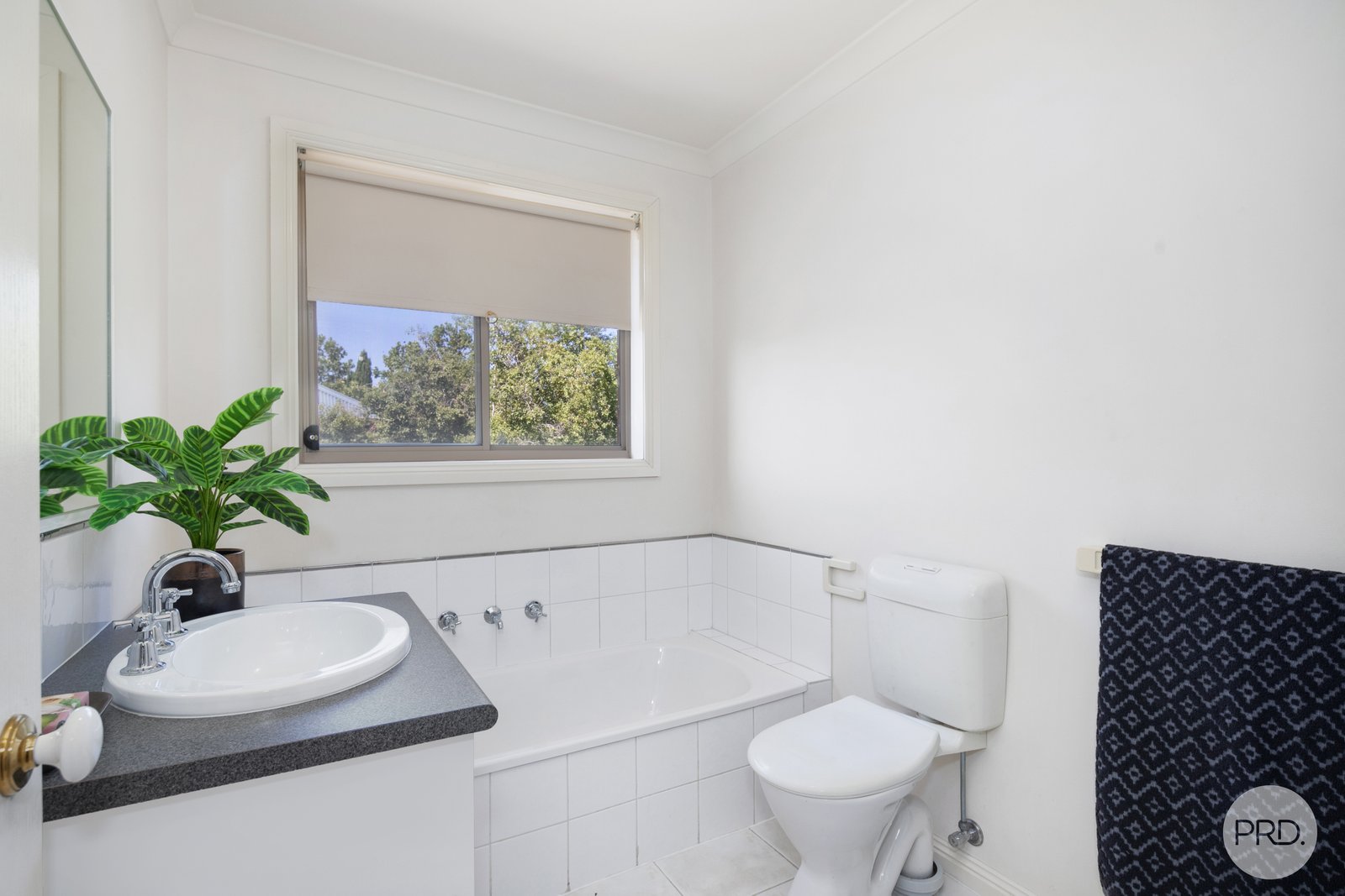 27 Ayrvale Avenue LAKE GARDENS 14