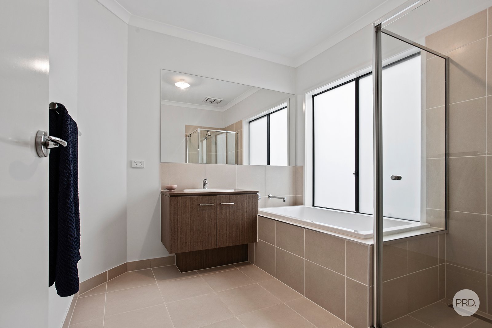 27 Bakers Lane STRATHFIELDSAYE 13