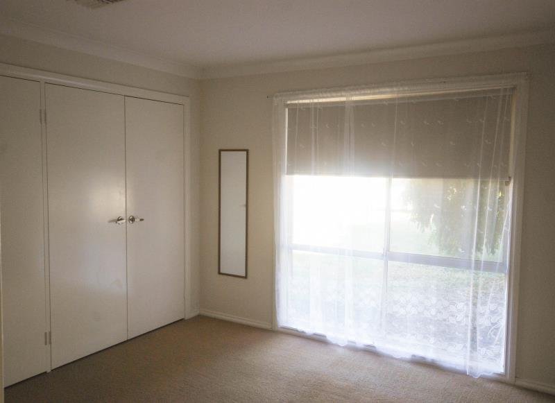 27 Balleroo Crescent GLENFIELD PARK 3