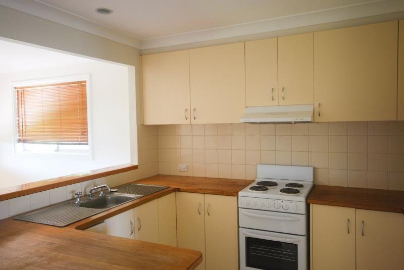 27 Balleroo Crescent GLENFIELD PARK 2