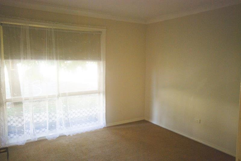 27 Balleroo Crescent GLENFIELD PARK 4