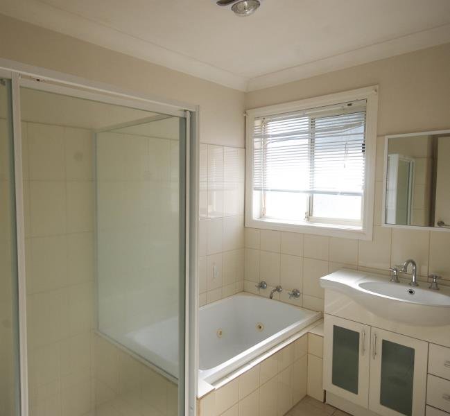 27 Balleroo Crescent GLENFIELD PARK 5