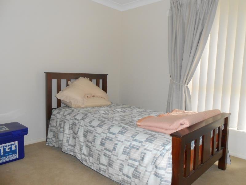 27 Banks Street TAMWORTH 5