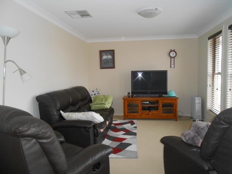 27 Banks Street TAMWORTH 2