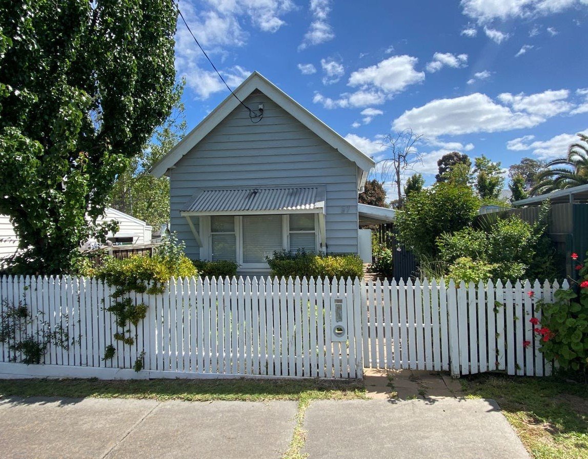 Gallery: 27 Barry St