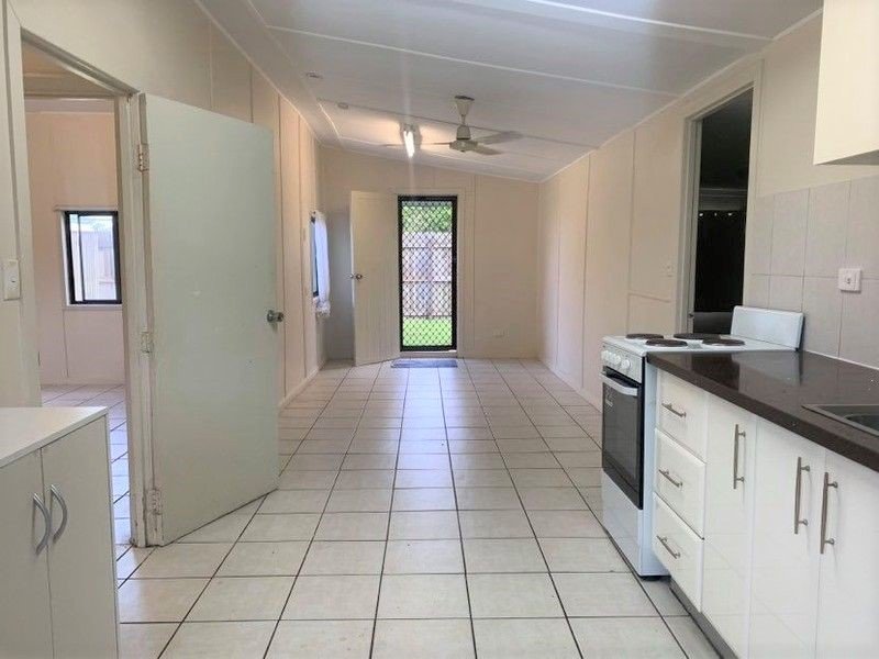 2/7 Barry Street PROSERPINE 3