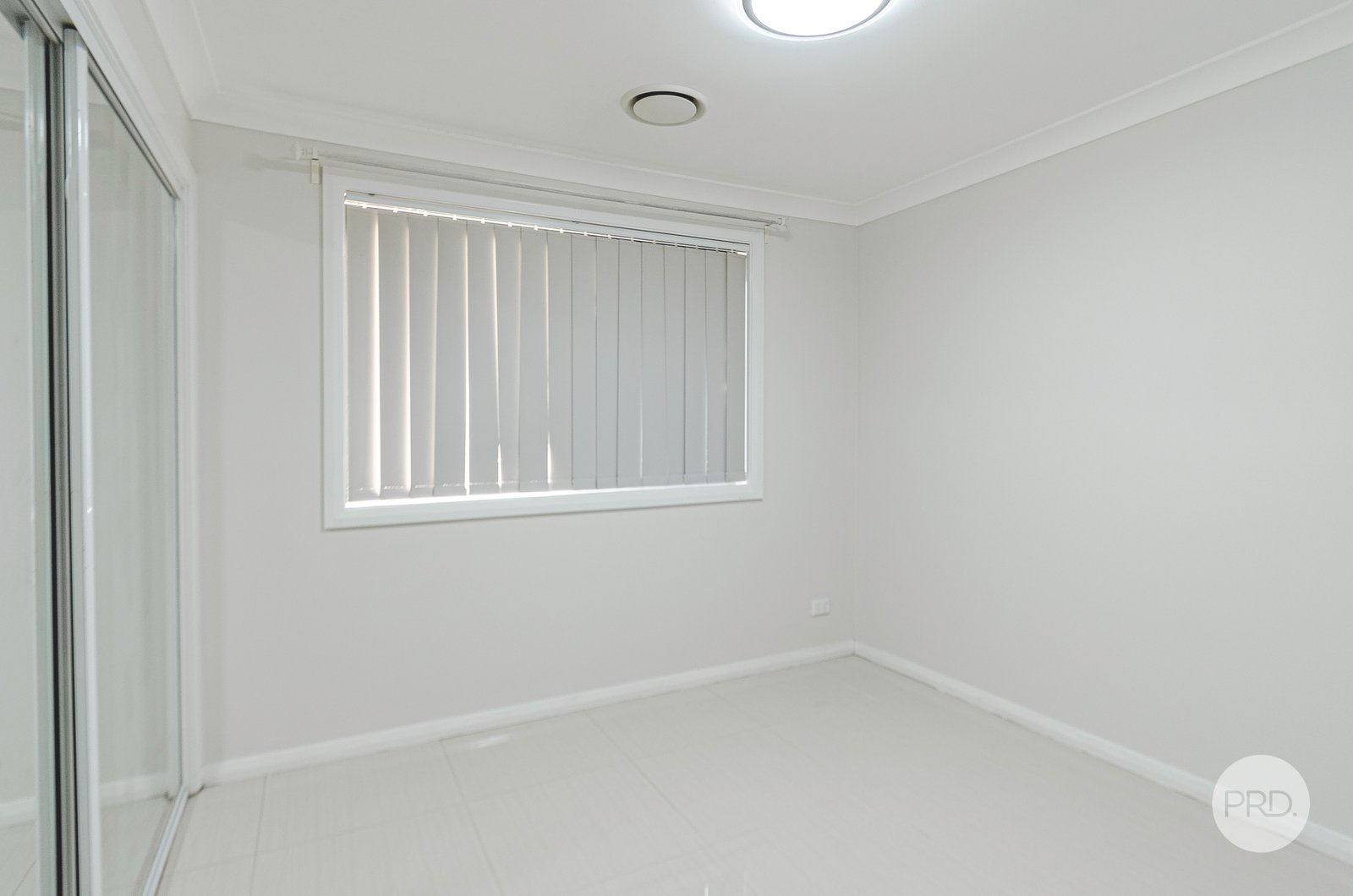 27 Baw Baw Ave  MINTO 9