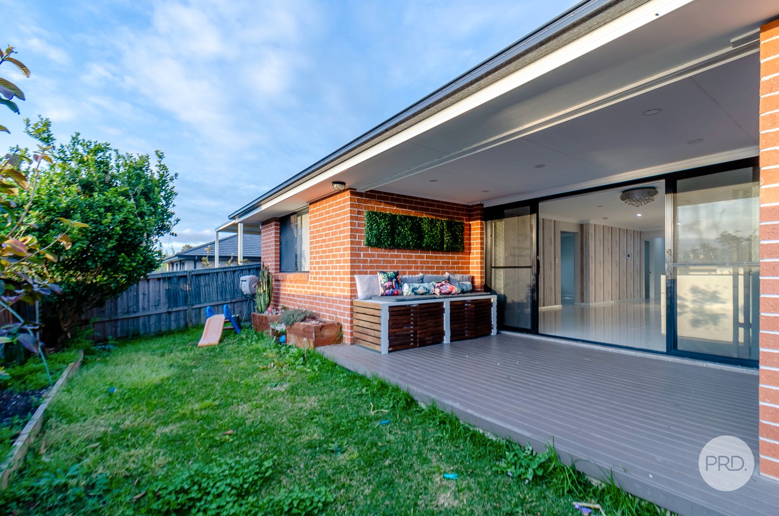 27 Baw Baw Ave  MINTO 14