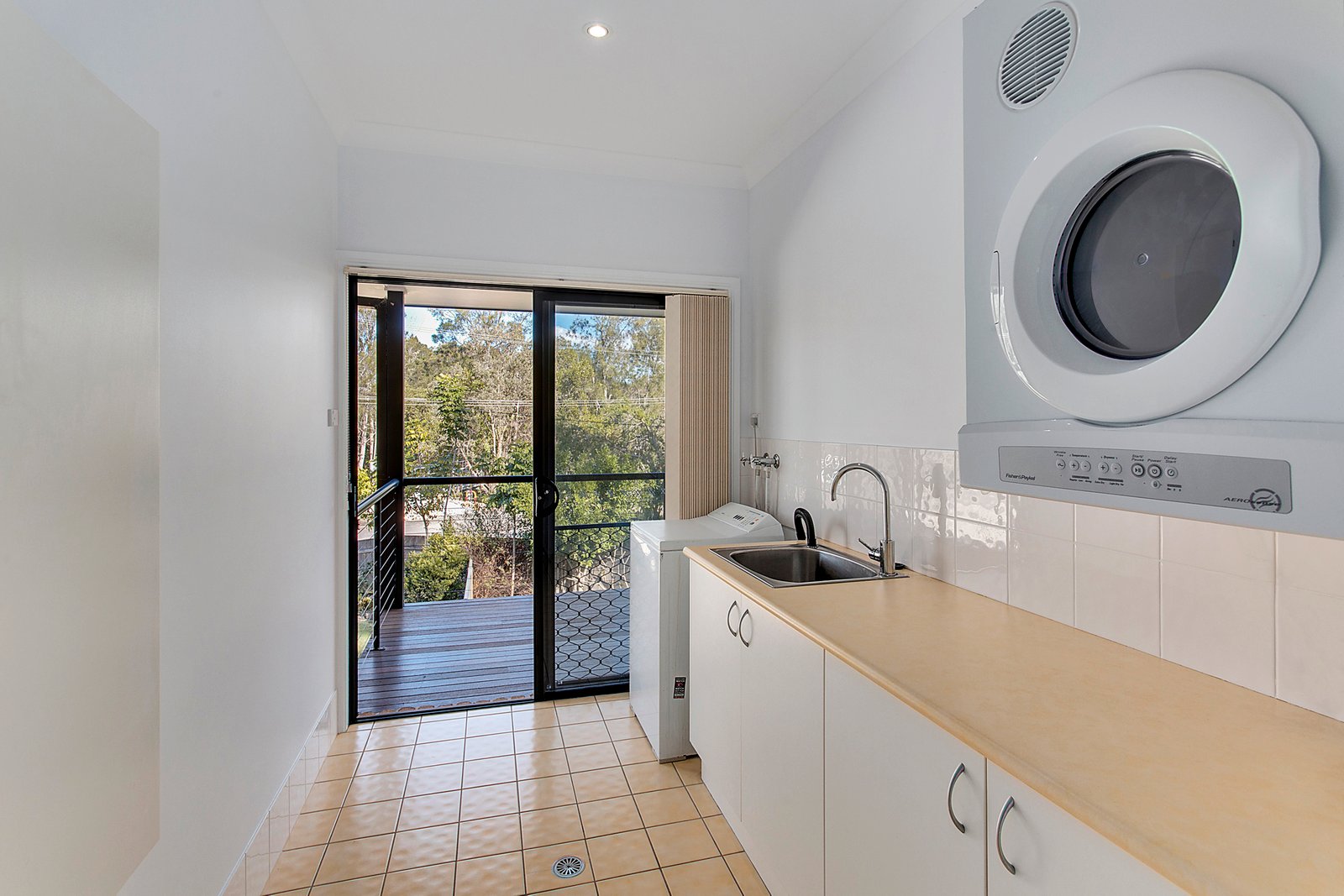 27 Bay Street DUNBOGAN 27