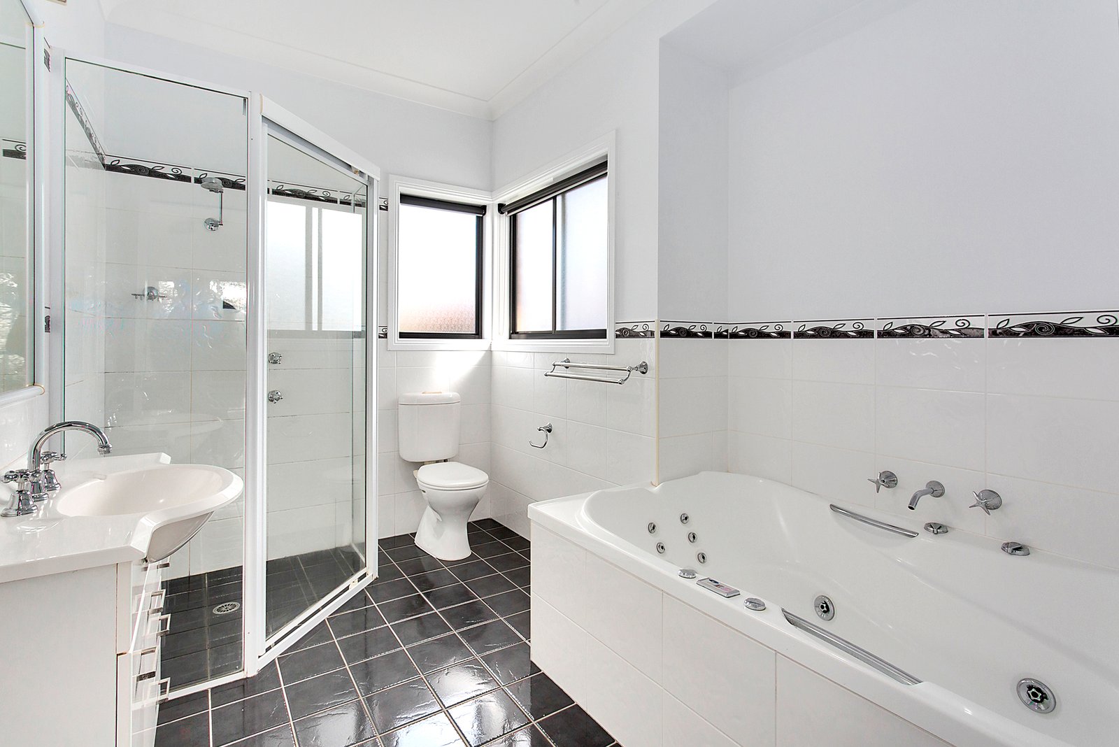 27 Bay Street DUNBOGAN 18